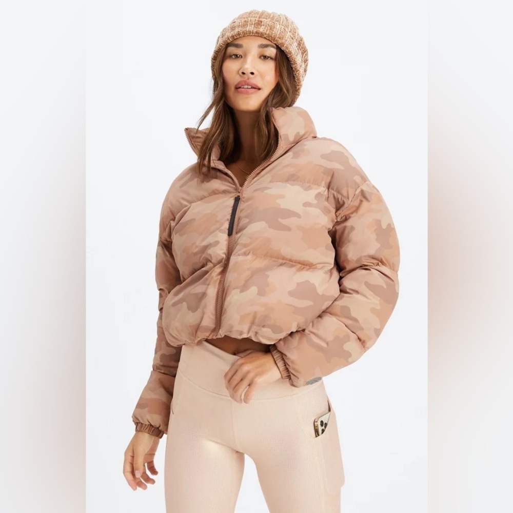 Wander Cropped Puffer in camo